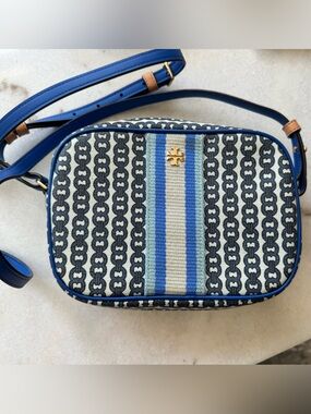 Tory Burch Navy and Light Blue Gemini link Chain-Pattern Crossbody Camera bag
